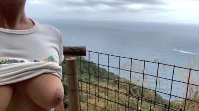 Flashing my tits on this amazing hike

