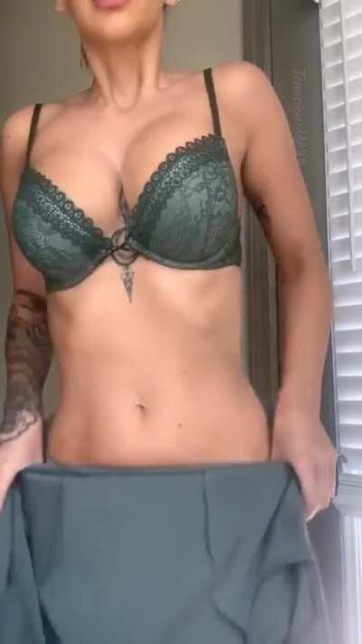 Professional career woman, wife, mom to reddit slut (no shame) in under 60 seconds. ready?