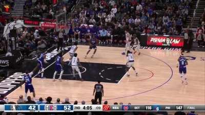 [Highlight] Kawhi cooks Luka with a crossover and nails the midrange jumper