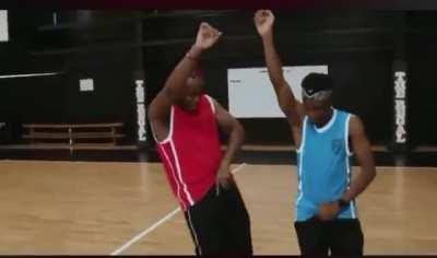 the two pricks waiting at the finsh line in fall guys