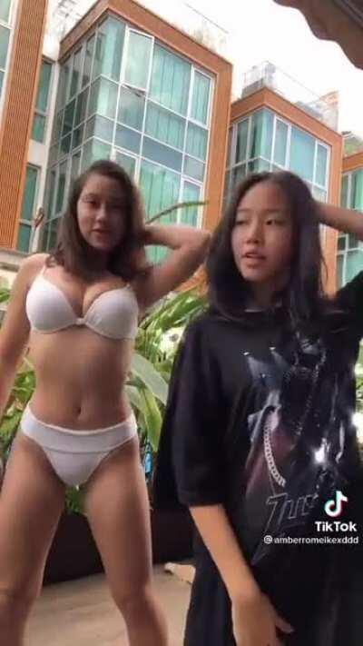 Anyone has girl in white leak?