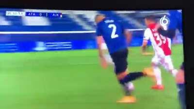 Antony nutmeg vs Hateboer [Atalanta - Ajax]