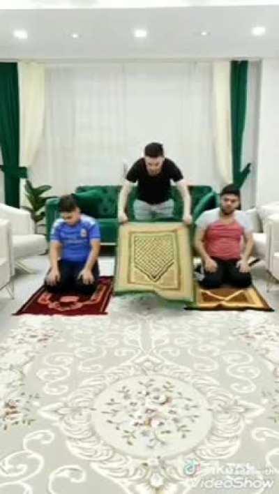 LA ILAHE ILLALLAH ð