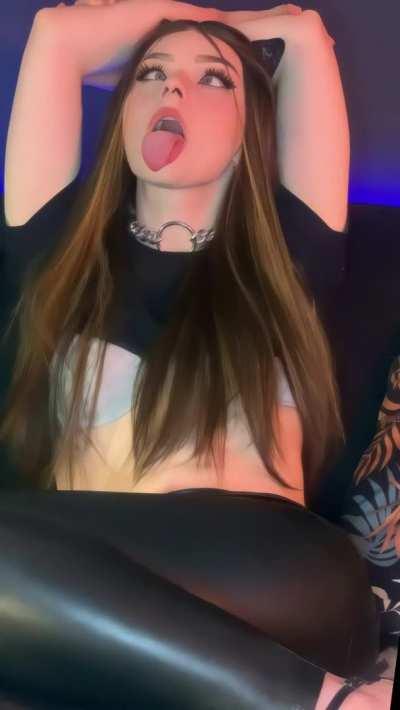 Yeah I know I’m vegetarian but pls can someone feed me cock, pls? 🤤