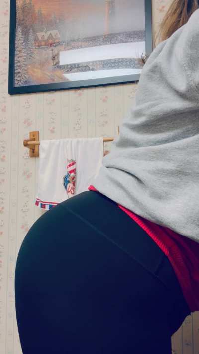 You know what turns me on? Watching a younger guy get flustered while on his knees taking in all my farts. 💨 Would you blush? Would you beg me for more, even though you know how wrong it feels? 😏