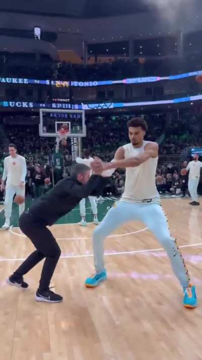 How a trainer prepares a 7' 4