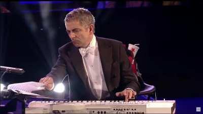 Lost Ark players when they have to interact with an NPC