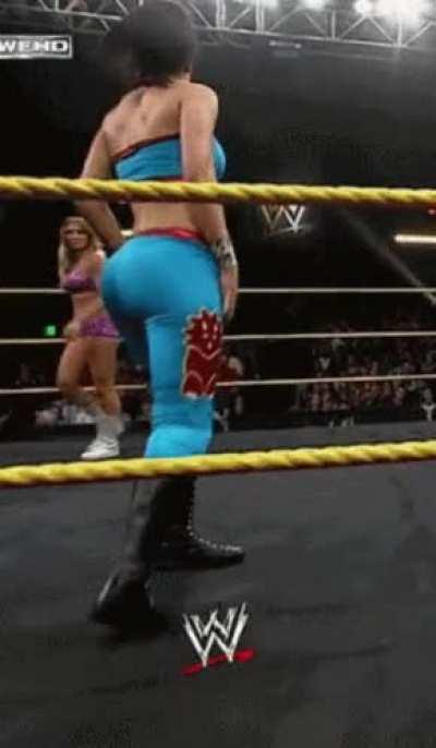 Jeez it’s so round and phat🥵