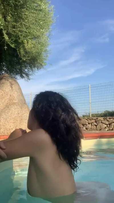 Petite girls outdoors are the best ✨