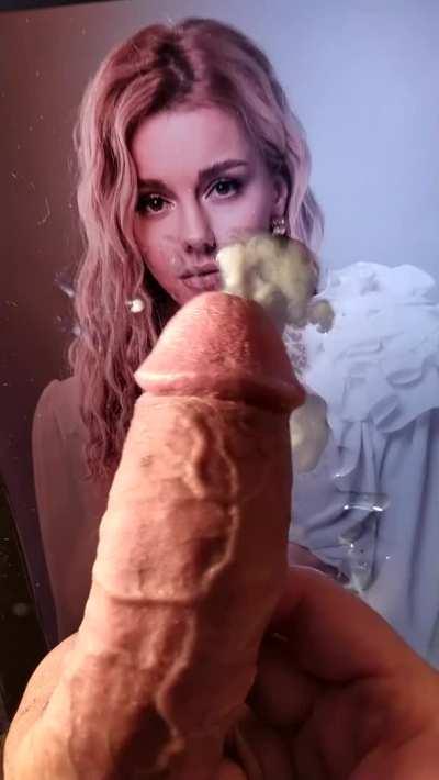 Yulianna Karaulova - Open belly cum tribute GIF by yaichkict