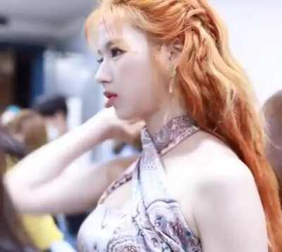 200709 - Sana stretching