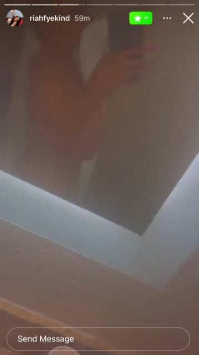 Follow her she love the attention 💯