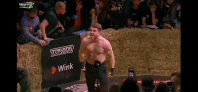 Introducing Top Dog to this subreddit 💪🏼. Man I love bare knuckle boxing