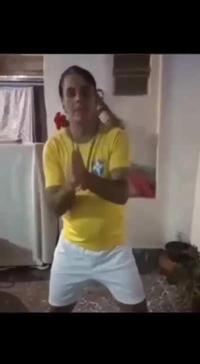 Biroliro celebra o sub desbloqueado.