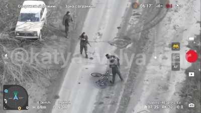 Ru pov: Russian soldiers captured a civilian who is suspected of spying for the Ukrainian Armed Forces by taking pictures and locations of the RAF