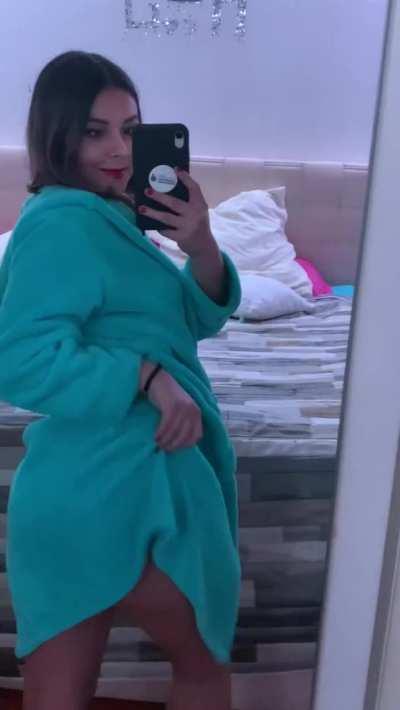 How would you like to have my tight mouth around your hard cock?💋