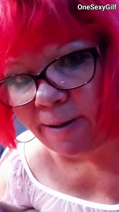 How 60 yr old OneSexyGilf sucks a 25 yr old fan 