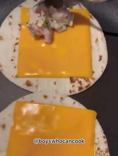 “Chicken Alfredo Tacos” 🤢