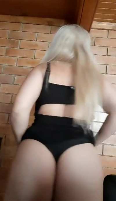 Should I strip in this subreddit more often for you guys?🙄 I‘m insecure