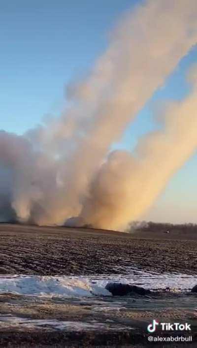 Clear footage of two MLRS vehicles firing next to each other, haven't seen it posted anywhere but the original source