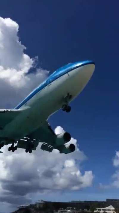 KLM 747 coming in at SXM