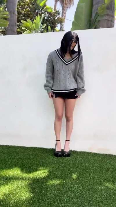 Gotta love mommy's legs!!