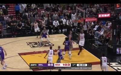 [Highlight] Oladipo behind the back pass to Adebayo, drives past Lopez for the layup