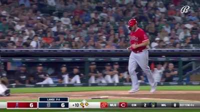 [Highlight] Mickey Moniak hits a double down the line to give the Angels the lead in the top of the 10th