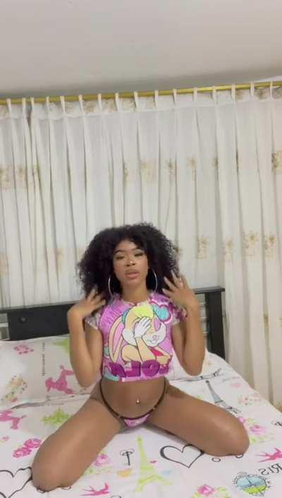 Huge natural ass on my 5’1 frame