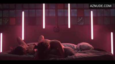 Vera Spinetta and Julieta Ortega (The End of Love S1 E5)