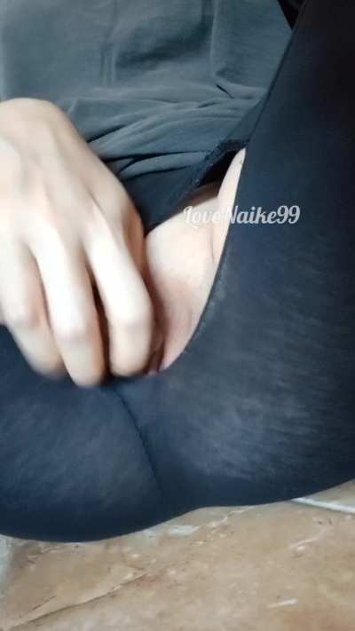 Greetings from a wet Italian pussy