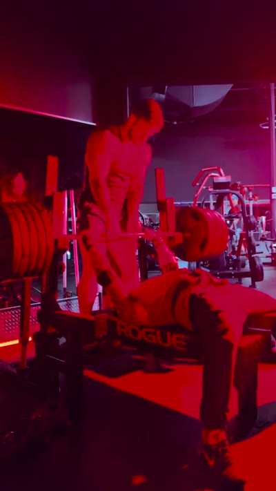 Bench: 495 for a solid pause. 186 BW 5'7