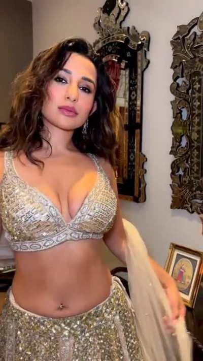 Tahlia Cutinho raising the heat..