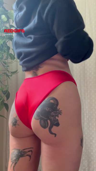 Just a lil wiggle and a spank 💋