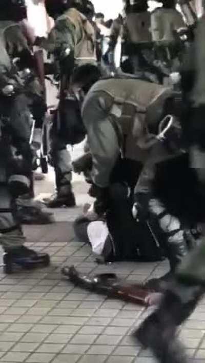 Hong Kong Police attack Pregnant woman.