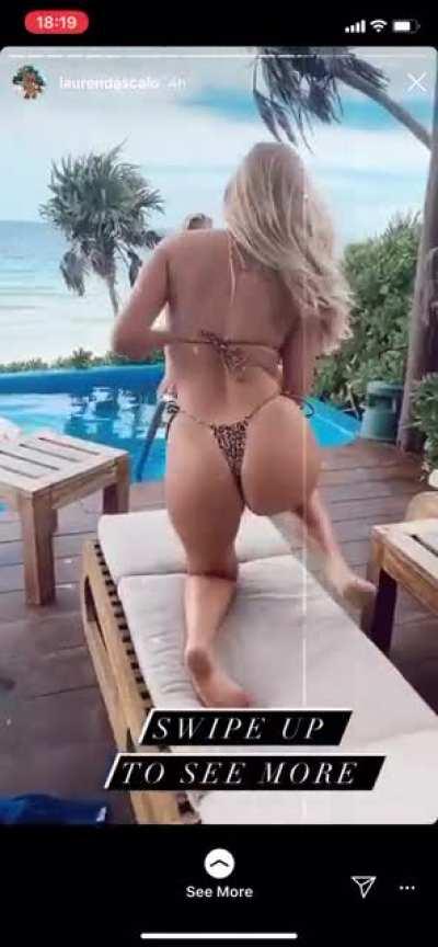 The jiggle on her ass when she repositions 🤤🍑😍