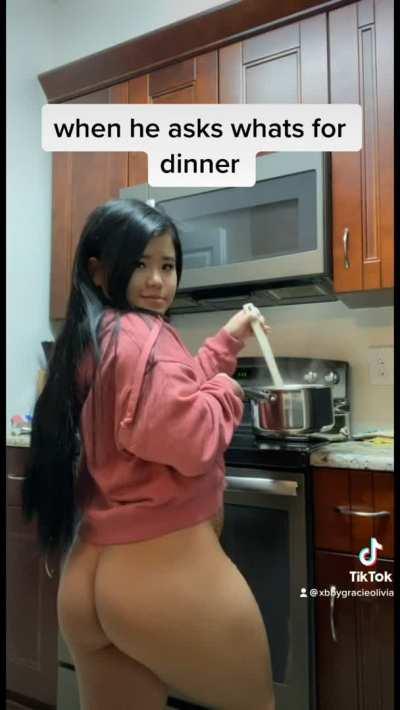 Eat my pasta or pussy? 😳