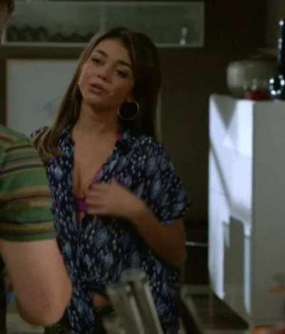 God the unspeakable things I'd do with Sarah Hyland