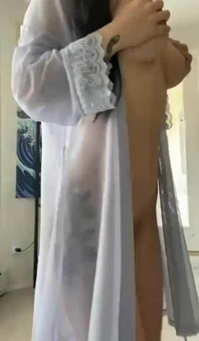 Petite Taiwanese girl at your service