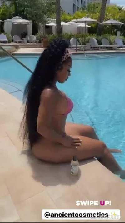 Whole thigh look like a slender float