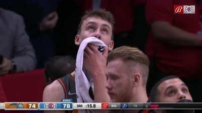 [Highlight] Orlando and Clipper players holding back tears after Hartenstein sends Mo Wagner to the floor with his elbow