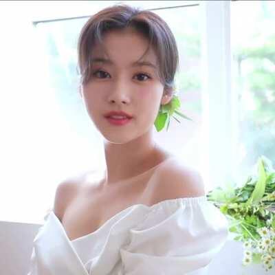 210315 - Stunning Sana