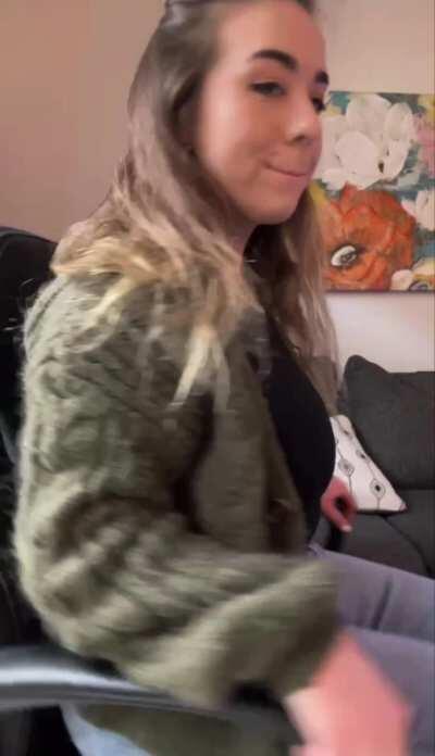 i'm tired of hiding my chubby body under baggy mom jeans ¯\_(ツ)_/¯