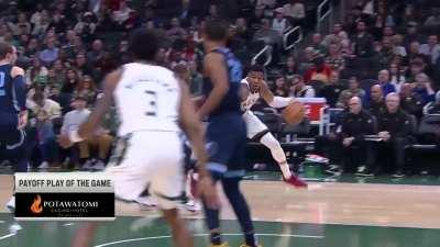 [Highlight] Giannis with the acrobatic layup for a 7 footer around Tillman and Aldama