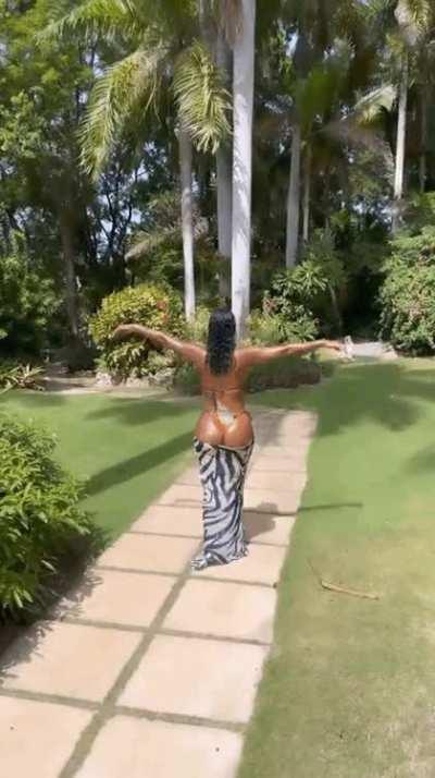 Bernice Burgos 🍑🤤