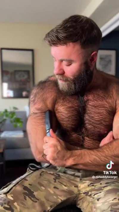 gayves 🥵🥵 preparing for his date with twisted dick