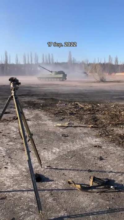 Ukrainian 2S1 Gvozdikas rapid firing 122mm shells against Russian forces, 17th March 2022