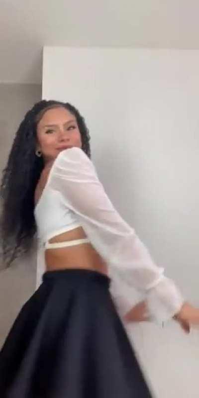 Emi (@xemily.smilesx)