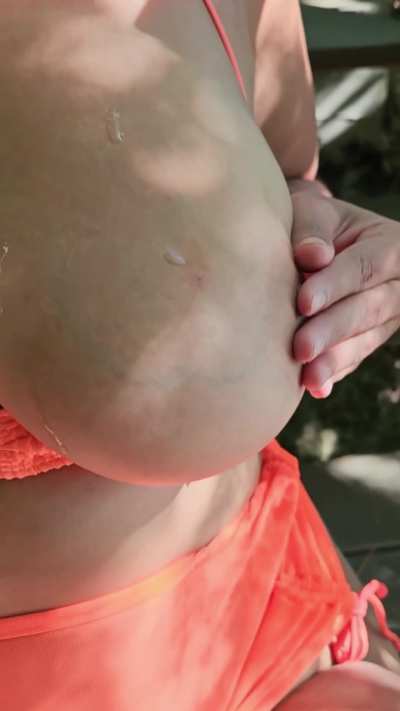 A stranger just treat me with fresh warm loads… makes my vacation complete