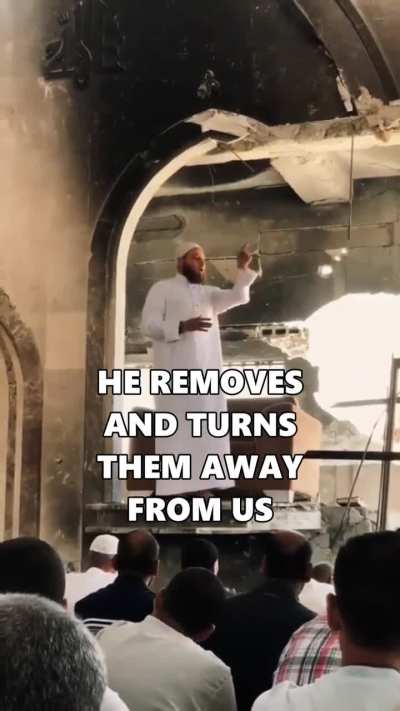 Palestinian Imam shows us what Iman looks like!